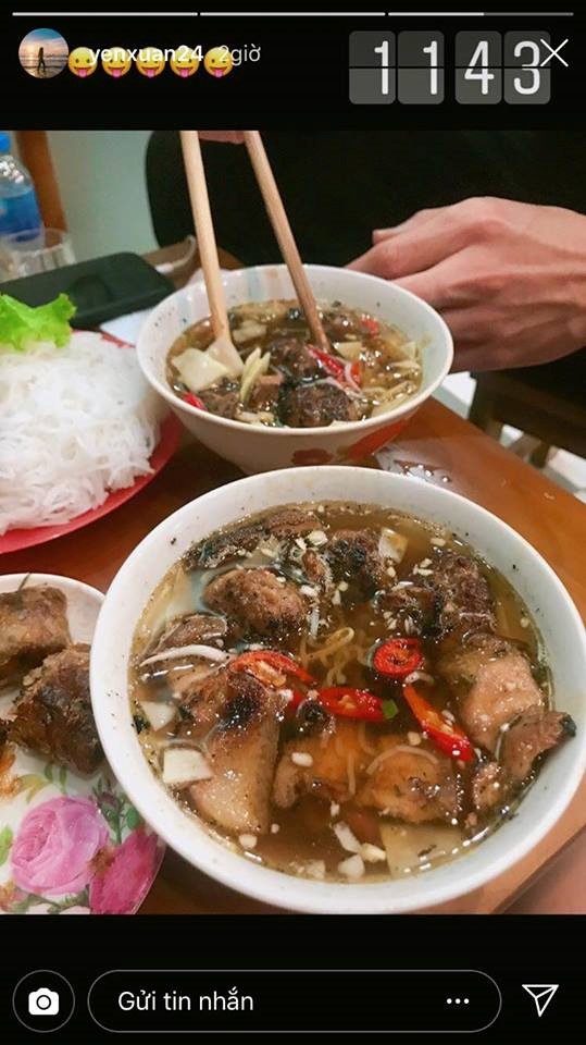 Dang Van Lam va ban gai tin don di du lich cung nhau anh 9