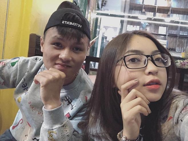 Chuyen tinh cam cua tuyen thu Viet sau mot nam noi tieng gio ra sao? hinh anh