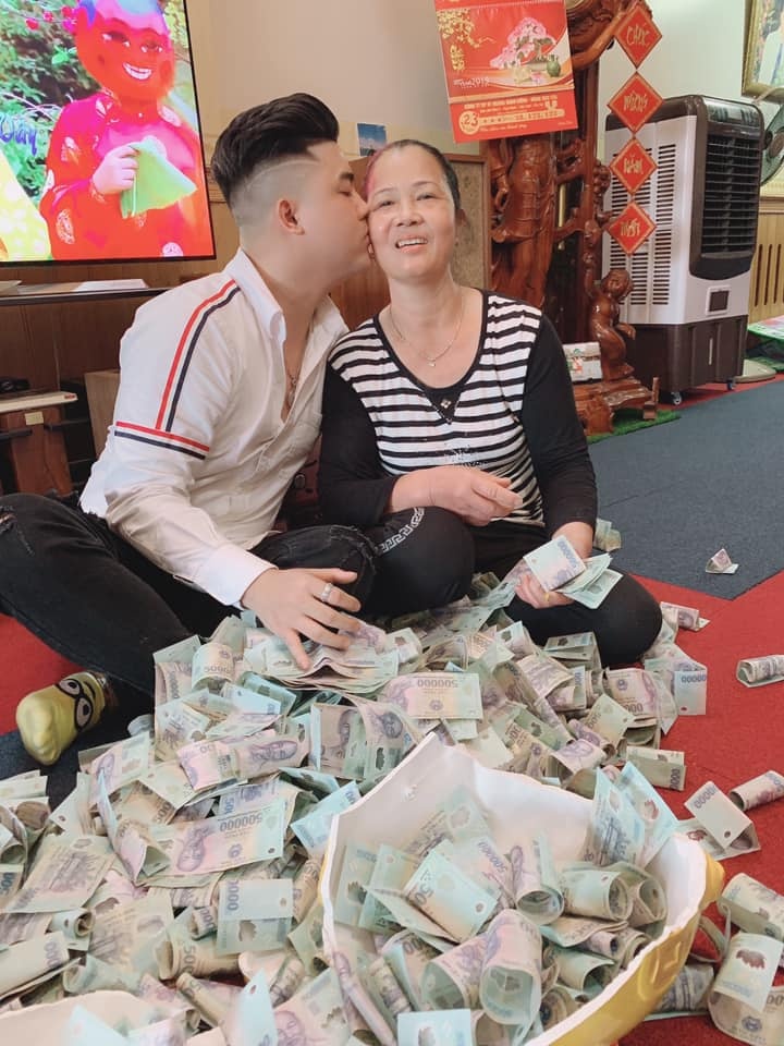 chang trai tang 999 bong hong ngay valentine anh 3