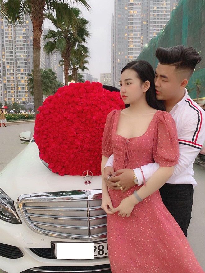 chang trai tang 999 bong hong ngay valentine anh 1