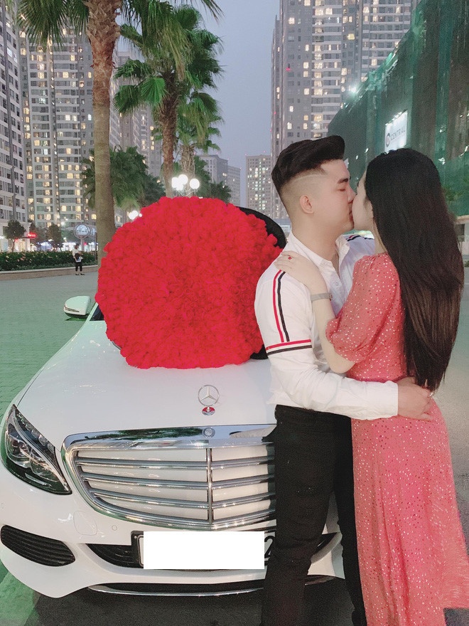 chang trai tang 999 bong hong ngay valentine anh 2