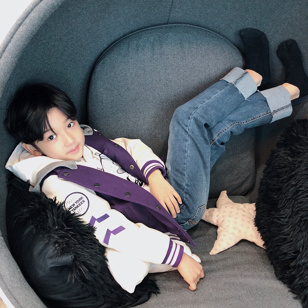 be trai han quoc chup anh cung cong phuong anh 6