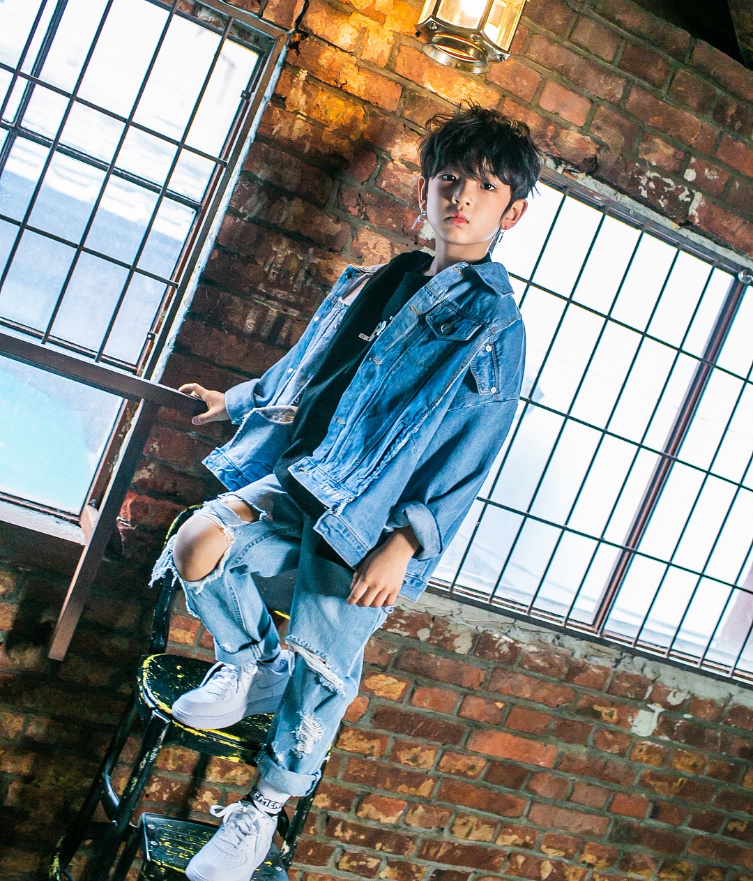 be trai han quoc chup anh cung cong phuong anh 7