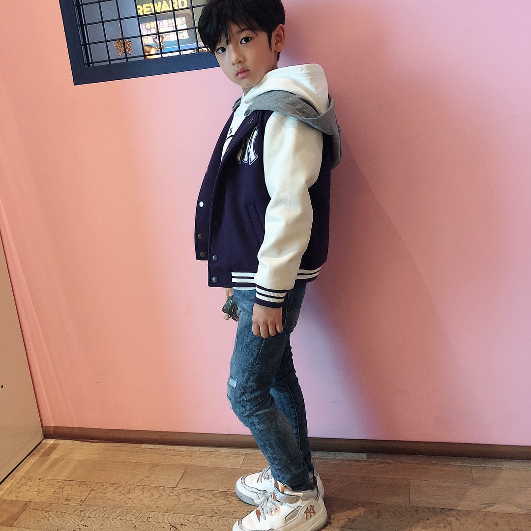 be trai han quoc chup anh cung cong phuong anh 8