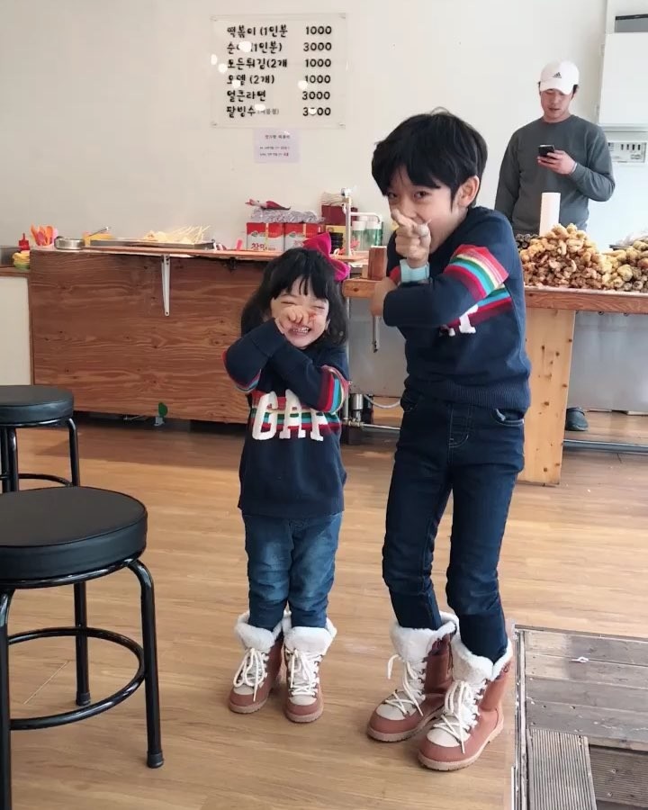 be trai han quoc chup anh cung cong phuong anh 15