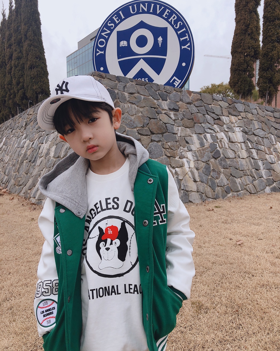 be trai han quoc chup anh cung cong phuong anh 9