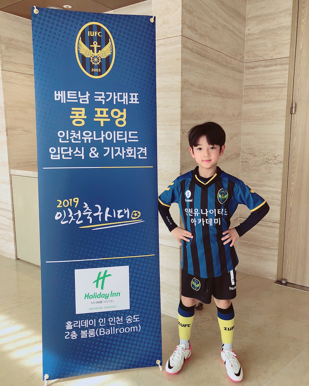 be trai han quoc chup anh cung cong phuong anh 3