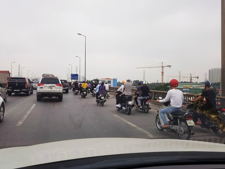 đi xe máy lên đường vành đai 3 tiễn người nhập ngũ ảnh 1 di xe may len duong vanh dai 3 tien nguoi nhap ngu anh 1