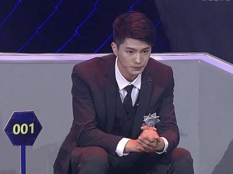 9X Trung Quoc dep trai suyt lap ky luc khi thi chuong trinh tri tue hinh anh