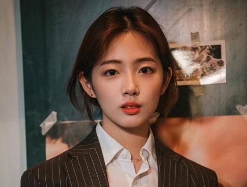 Nu sinh Han duoc khen la 'phep cong hoan hao' cua ca si Sulli va Suzy hinh anh