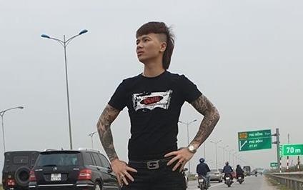 Kha 'Banh' tran tinh vu cung ban dan hang chup anh tren duong quoc lo hinh anh