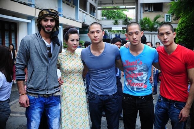 3 anh em nha ho Luu anh 3