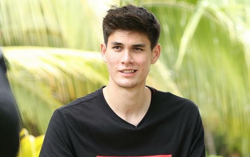 Trung ve Thai Lan cao 1,98 m duoc ky vong toa sang o giai U23 chau A hinh anh
