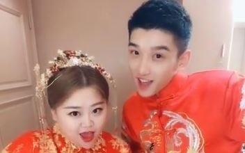 Chang hot boy Trung Quoc ket hon voi ban gai mum mim hinh anh