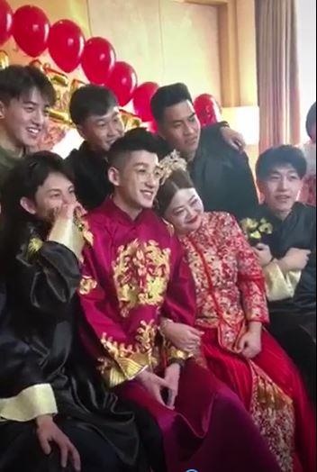 cap dua lech ket hon anh 2