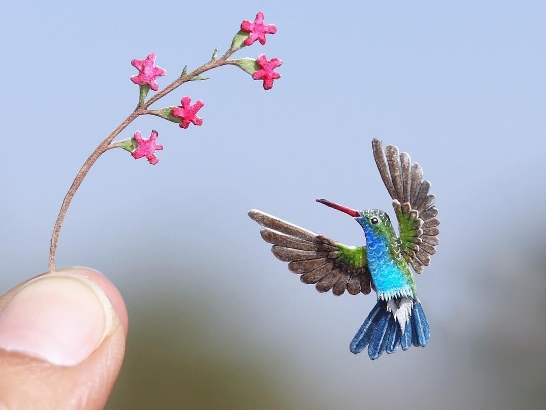 Tac pham ti hon bang giay qua ban tay tai hoa cua nghe si An Do hinh anh