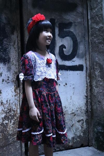 Bé gái vô gia cư phối đồ thời trang ảnh 4 Be gai vo gia cu phoi do thoi trang anh 4