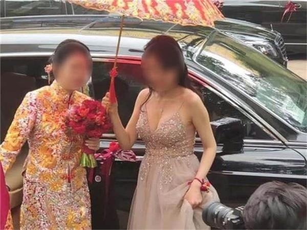 phù dâu nổi bật hơn cô dâu ảnh 2 phu dau noi bat hon co dau anh 2