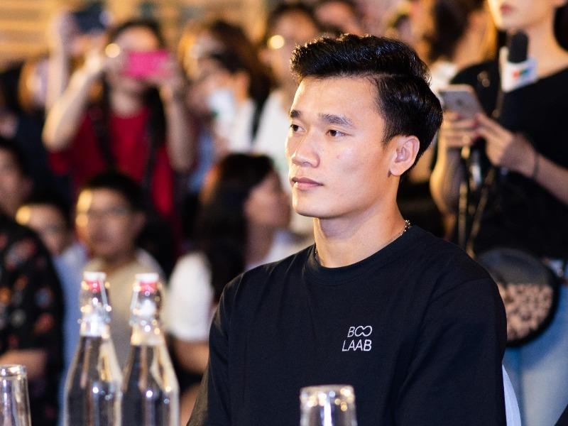 Tien Dung, Quang Hai cung hang nghin ban tre 'tat den, bat y tuong' hinh anh