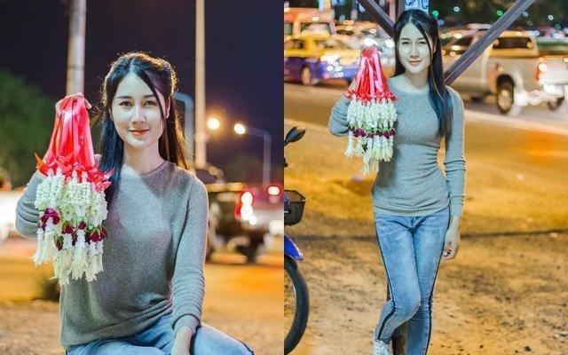 Co gai xinh dep ban hoa kho tren duong pho Thai Lan hinh anh