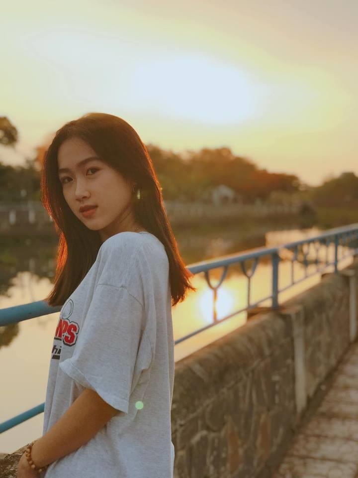 nu sinh co nhan sac trong treo nhu moi tinh dau anh 8