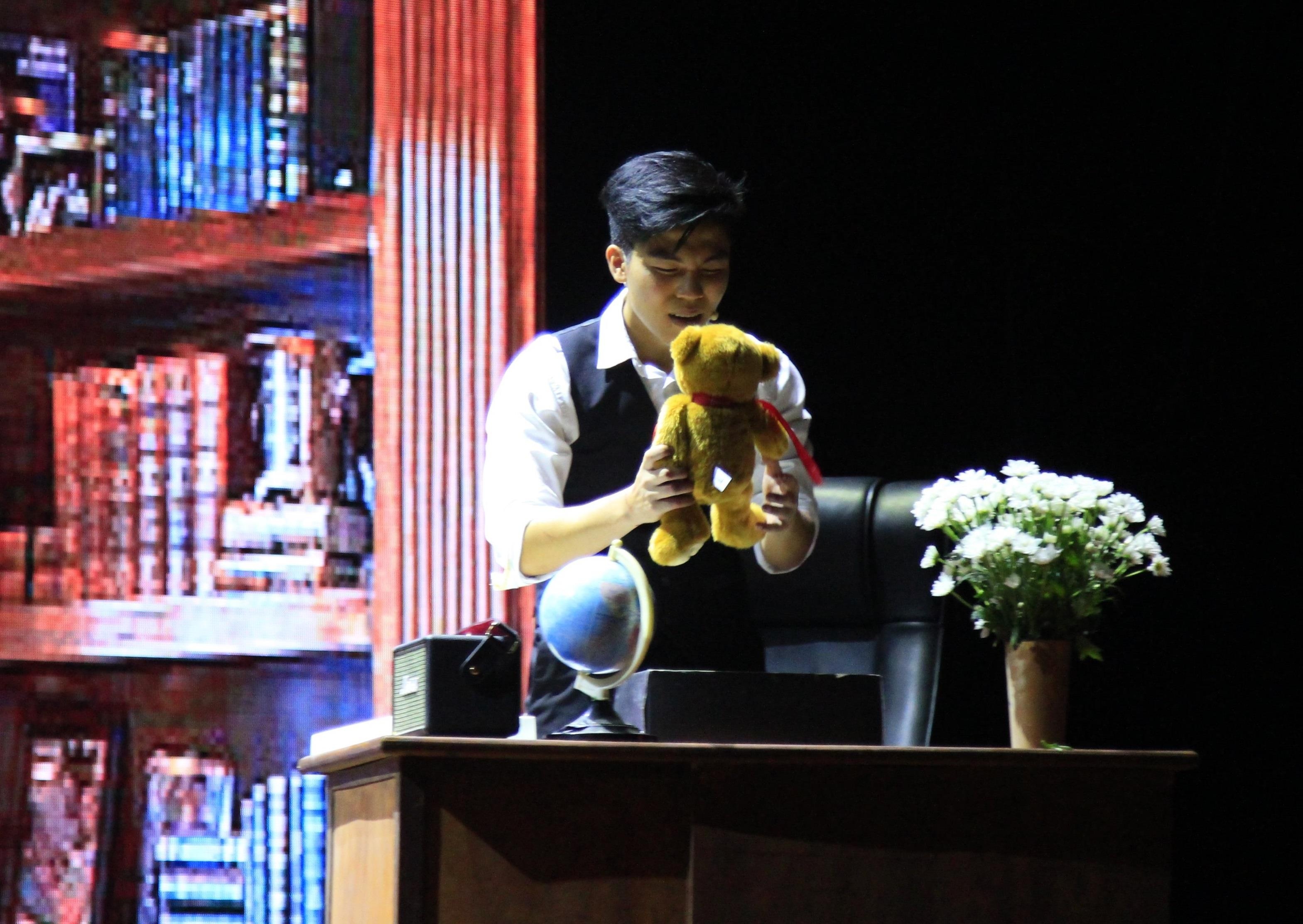 nhạc kịch tiếng Anh của học sinh trường Ams ảnh 5 nhac kich tieng Anh cua hoc sinh truong Ams anh 5