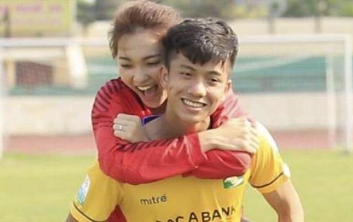 Cau thu co tin don hen ho: Van Duc da chia tay, Lam Tay van man nong? hinh anh