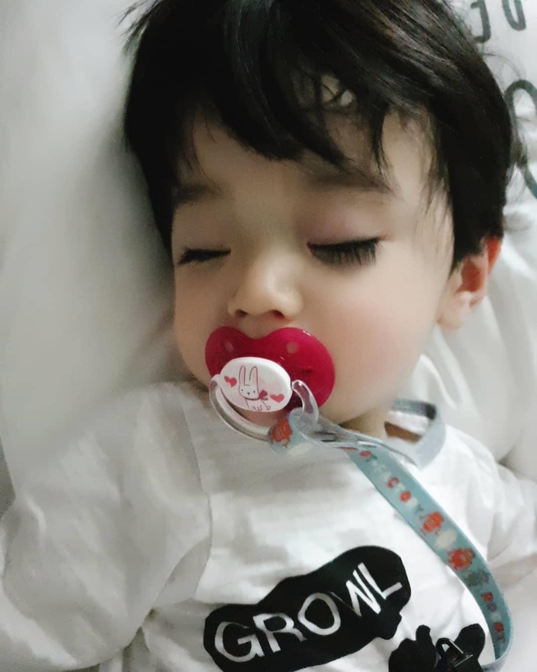 cau be han quoc dang yeu anh 13