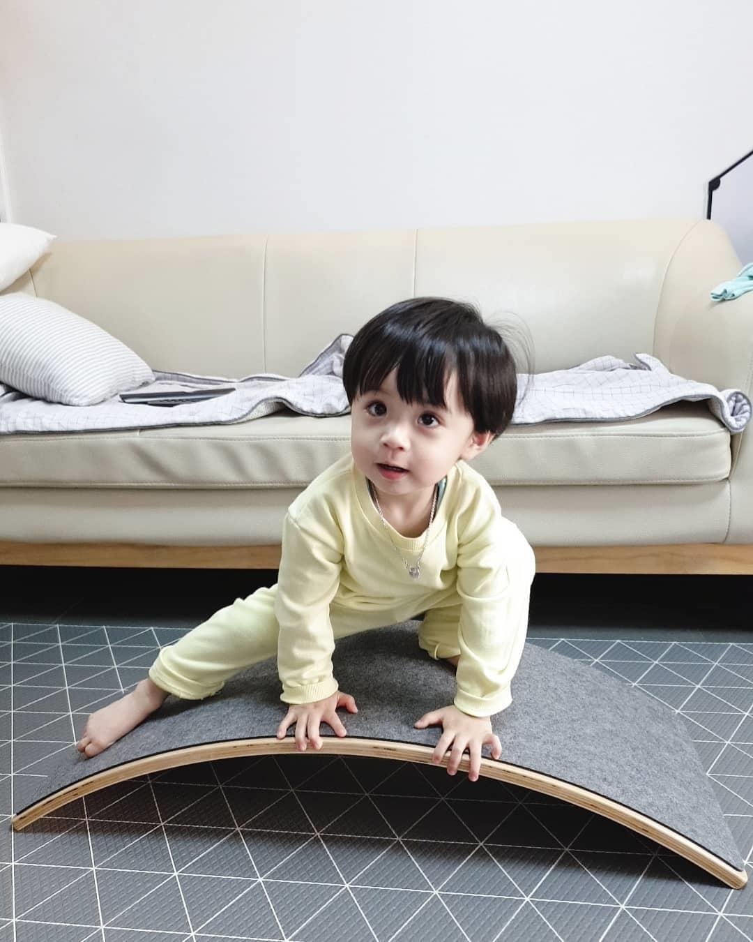 cau be han quoc dang yeu anh 11