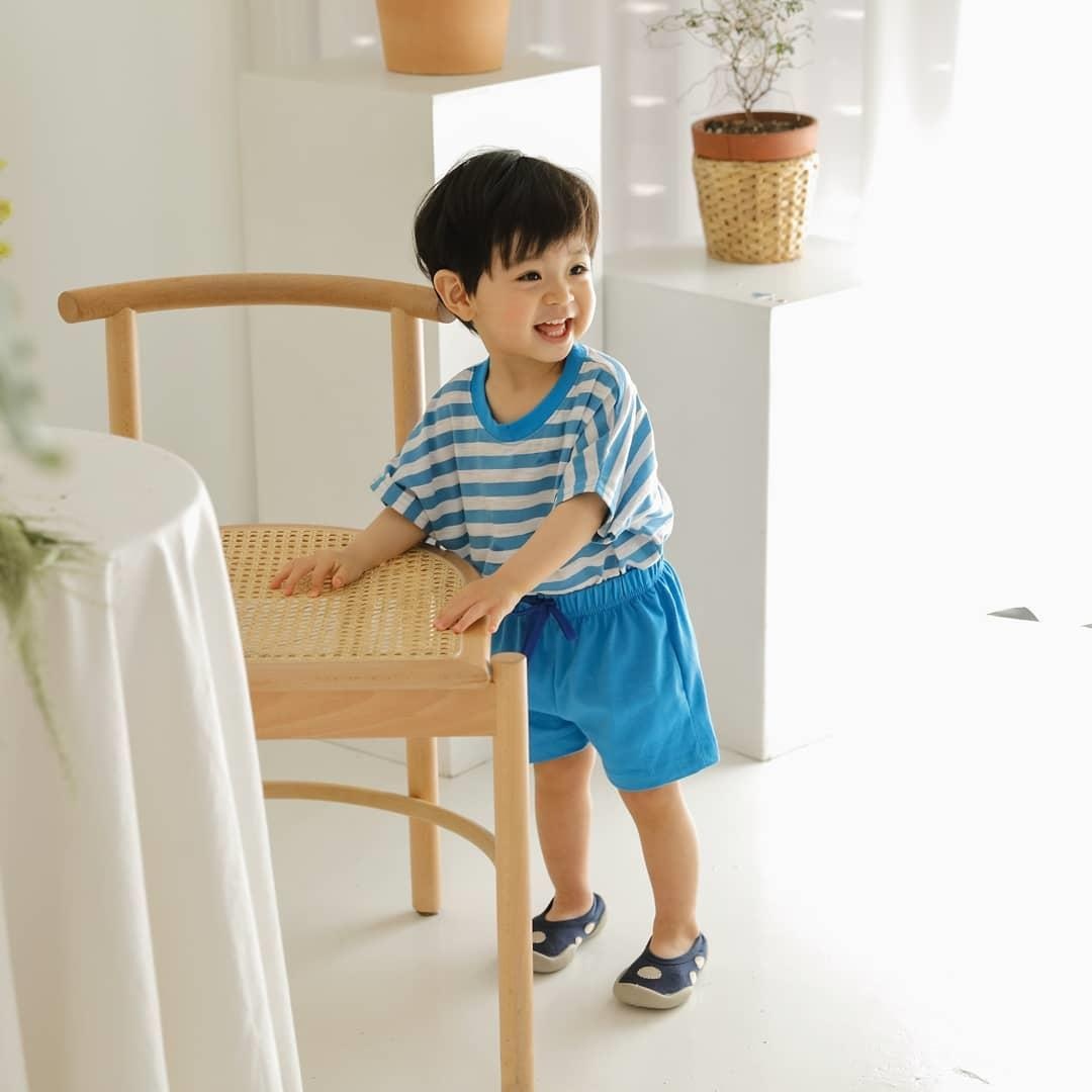 cau be han quoc dang yeu anh 1