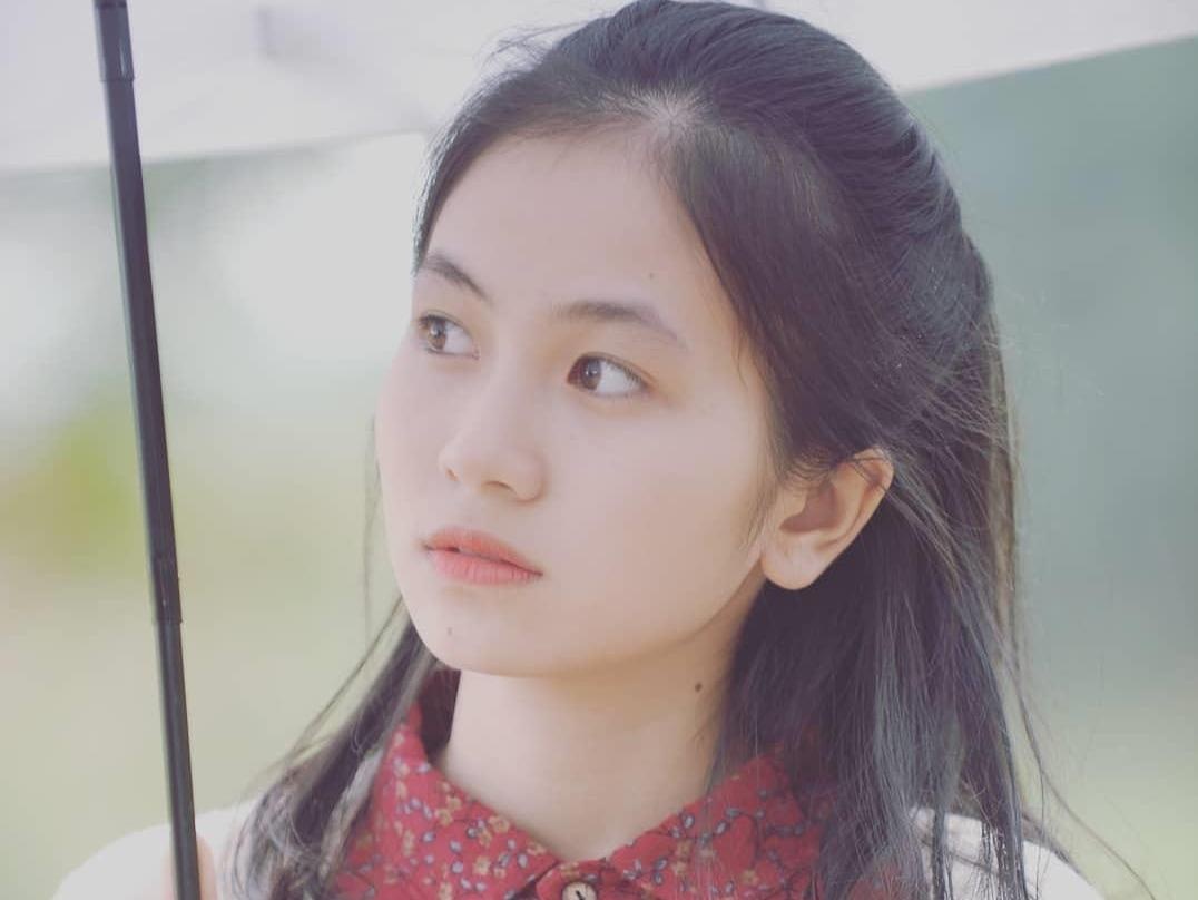 Hot girl anh the truong Y: 'Minh tu cham ban than duoc 5 diem thoi' hinh anh