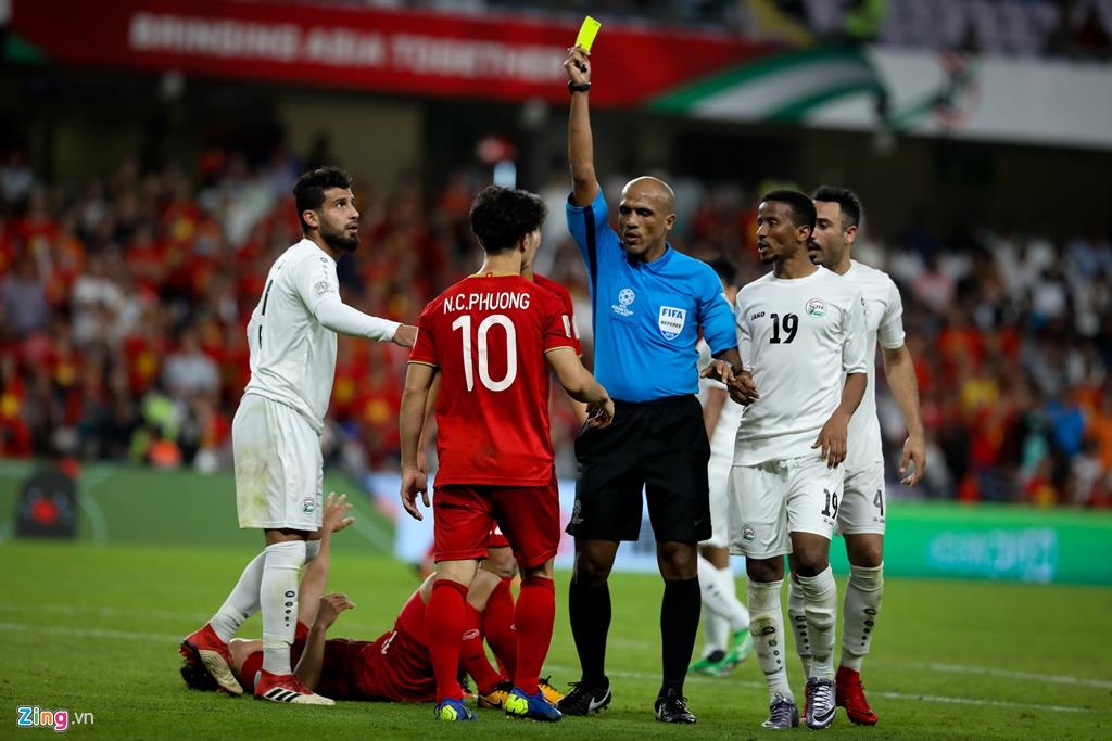 cau thu phan ung tren san anh 10