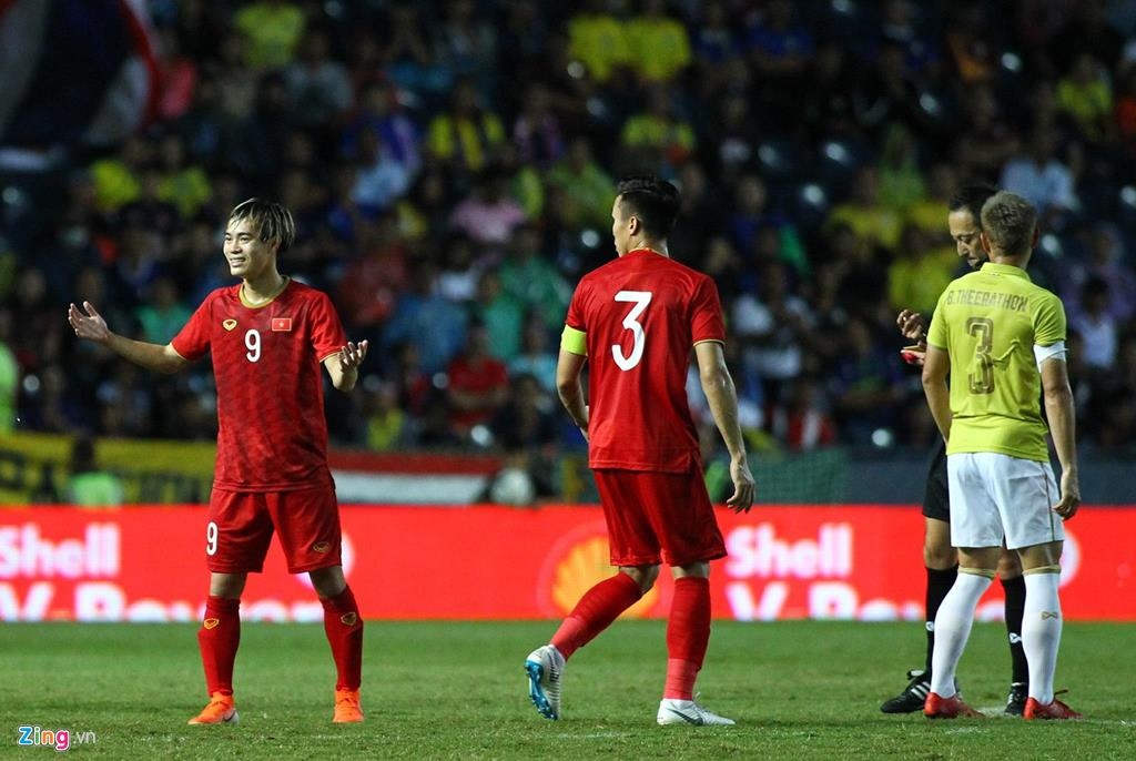 cau thu phan ung tren san anh 2