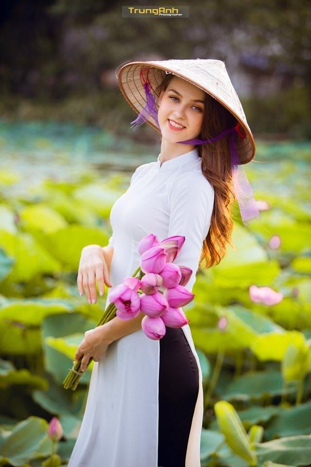 chup anh voi sen bi nem da anh 3