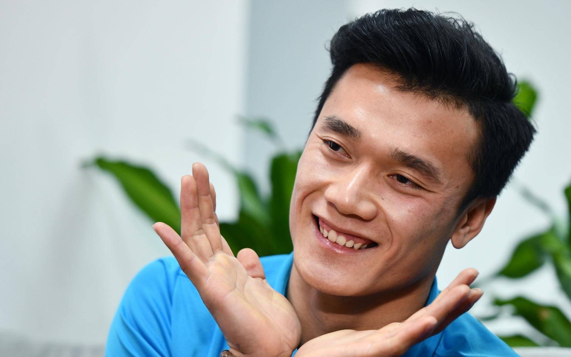 Bui Tien Dung - chang thu mon cham doc, tra loi thu tu nguoi ham mo hinh anh