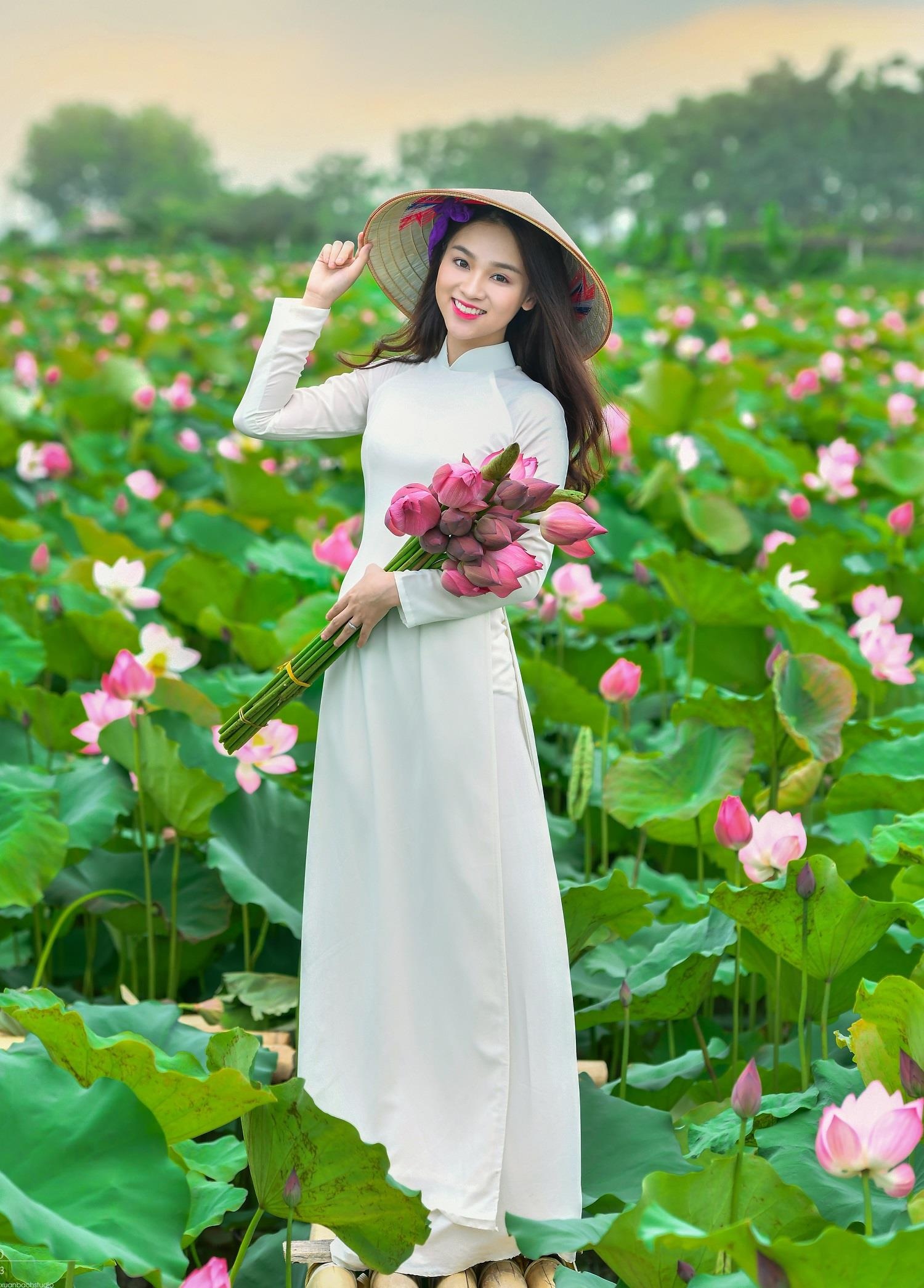 chup anh voi sen anh 12