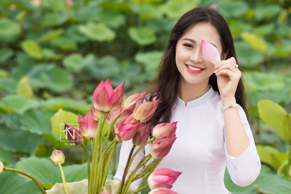 chup anh voi sen anh 8