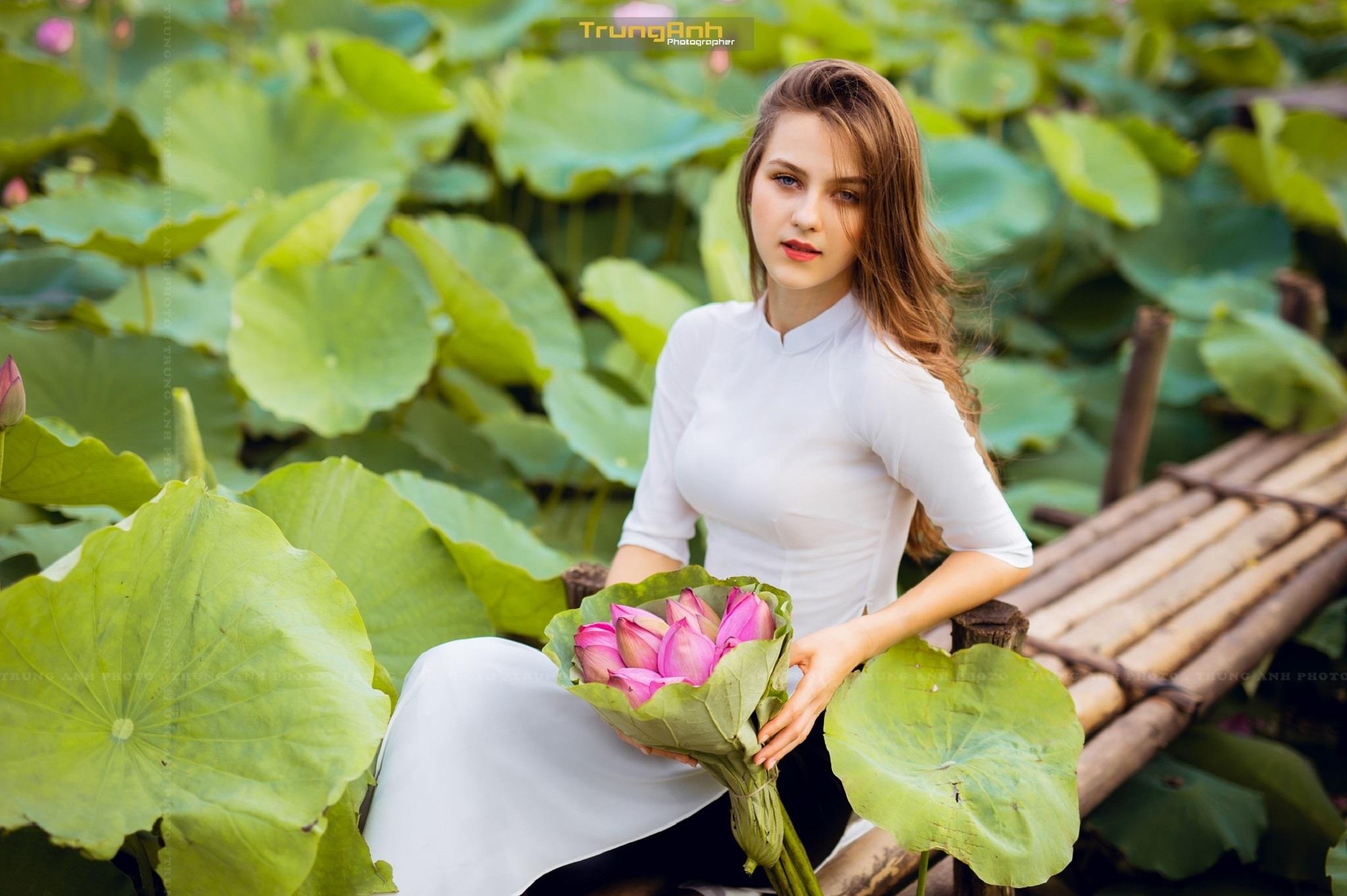 chup anh voi sen anh 1