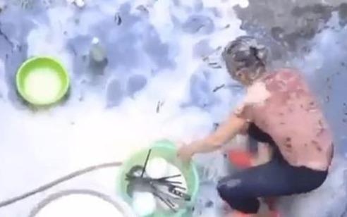 Dan mang tan cong trang ca nhan YouTuber do 200 qua trung len dau me hinh anh