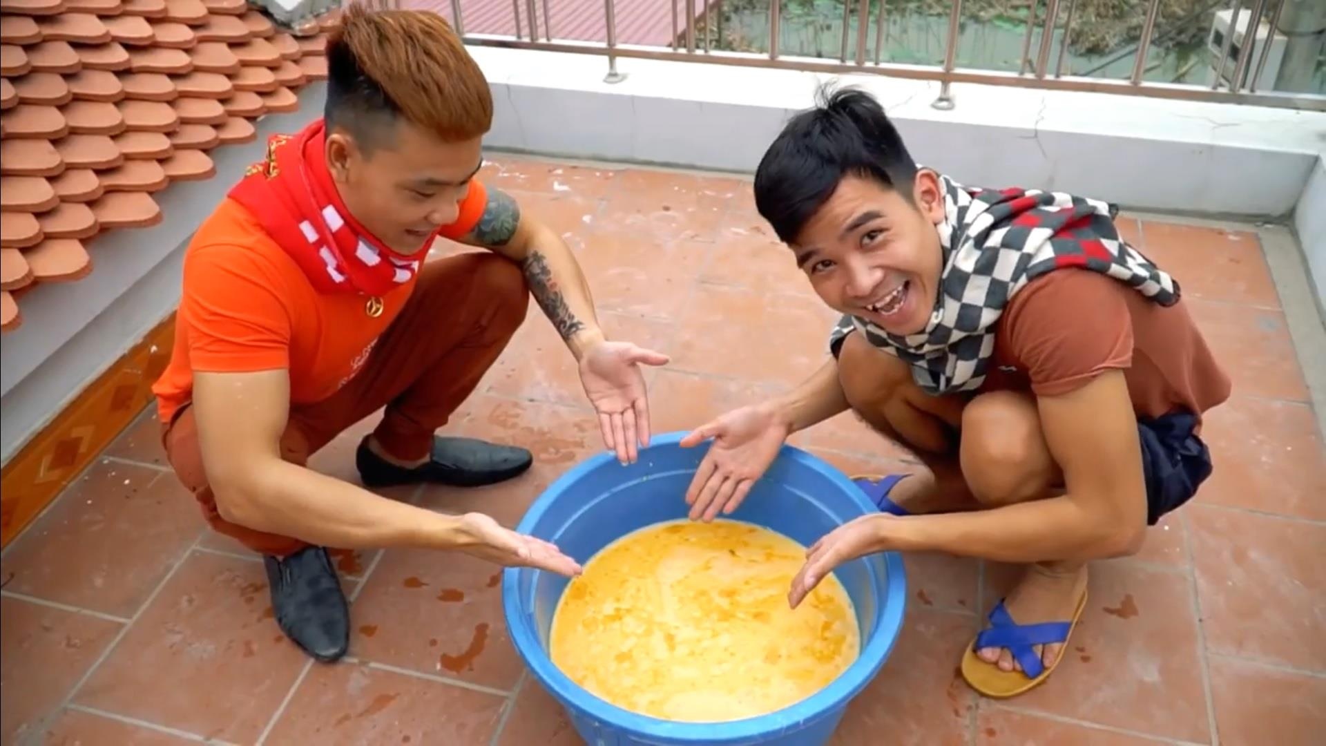 Dan mang buc xuc khi 'dao' duoc clip nem 400 qua trung vao nguoi la hinh anh