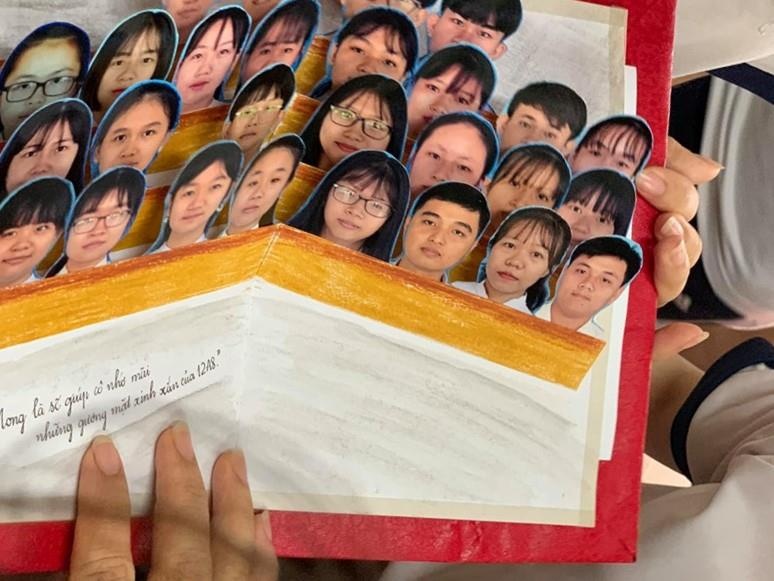 hoc sinh lam so tang co giao anh 1