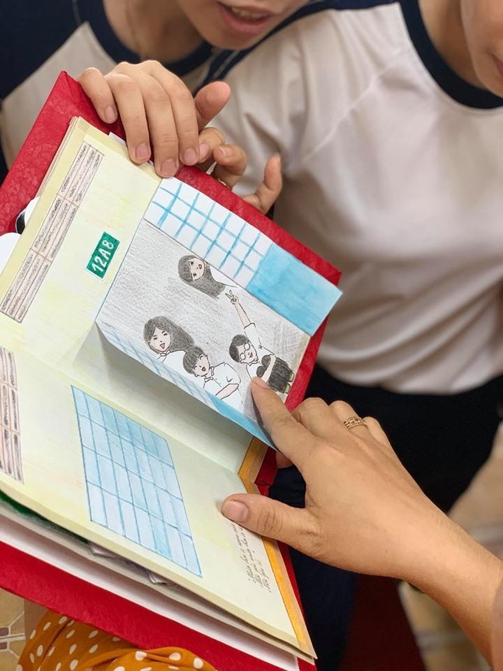 hoc sinh lam so tang co giao anh 3