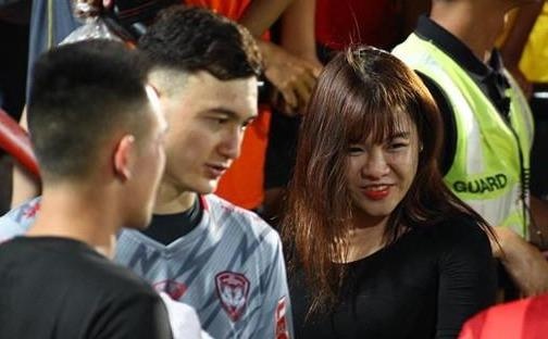 Yen Xuan o Thai Lan cung Lam Tay, khoe anh dao choi vui ve hinh anh