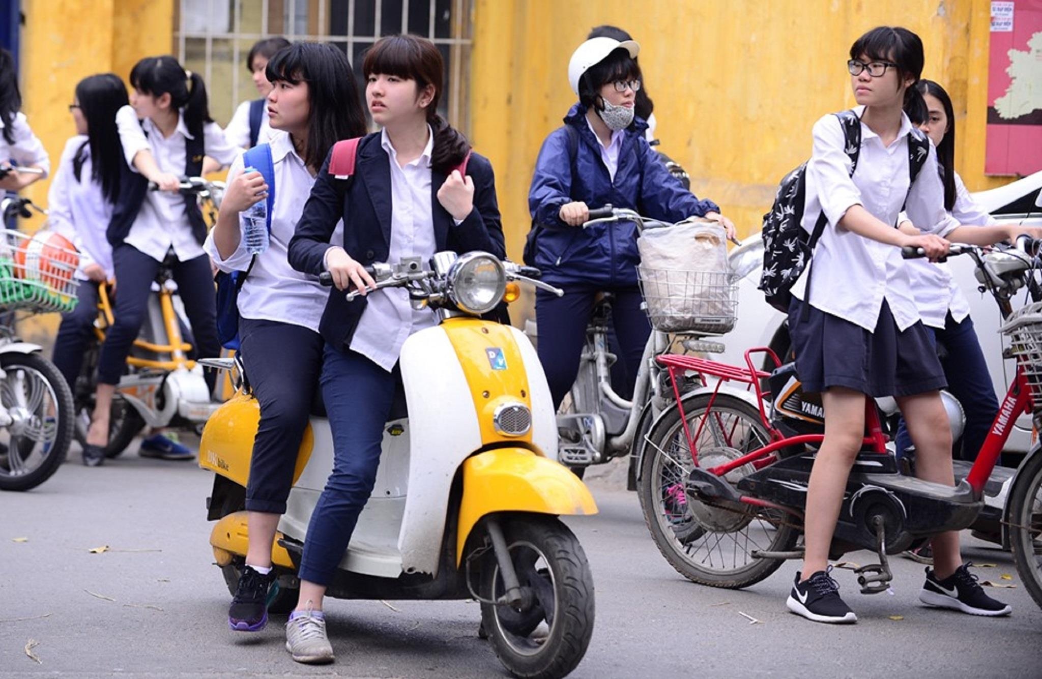 the he 8X 9X thi dai hoc anh 4