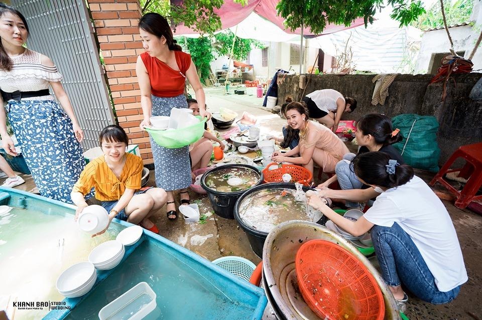 cô dâu rửa bát ảnh 1 co dau rua bat anh 1