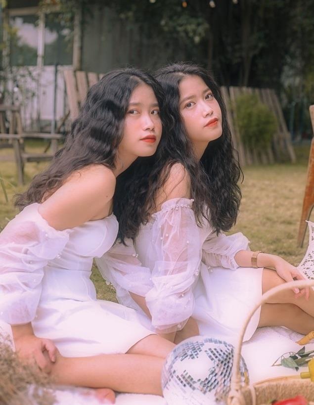 chi em sinh doi xinh dep anh 4