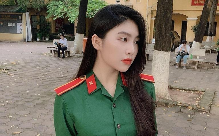 Nu sinh mac quan phuc gay chu y trong ky thi THPT quoc gia hinh anh