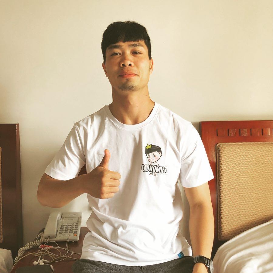 cau thu tuyen Viet Nam chua co ban gai anh 2