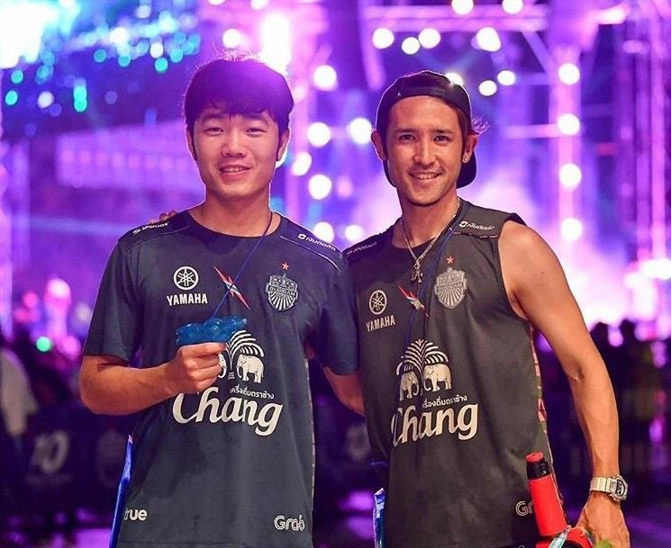 xuan truong tuong tac voi dong doi cu anh 2