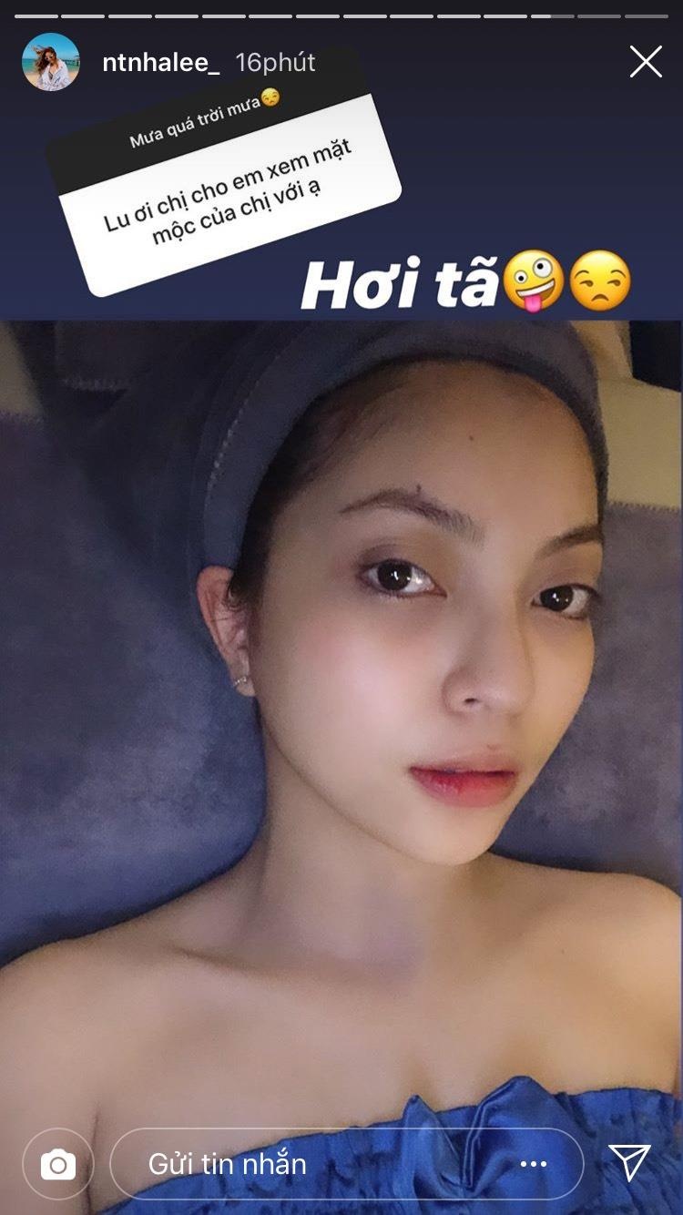 ban gai cau thu khoe mat moc anh 2